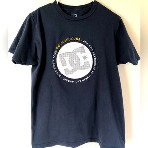 DC skateboarding tshirt w textured image